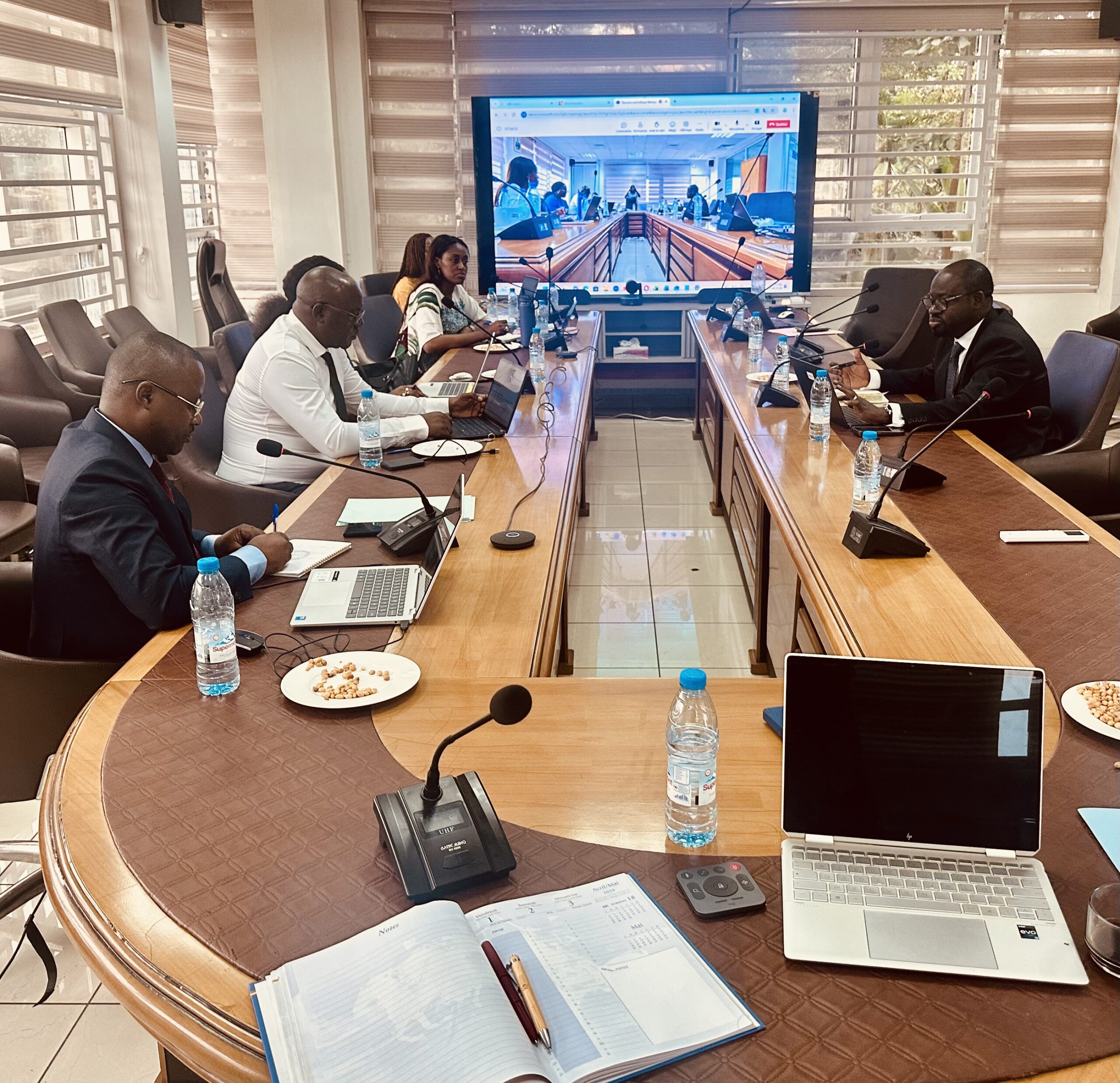 L&rsquo;Unité de Coordination du Programme IMPACT et la Banque mondiale instituent des revues mensuelles de suivi